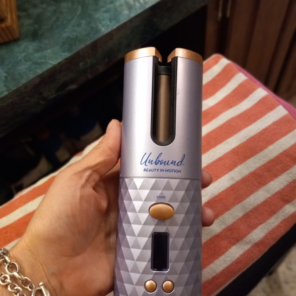 Unbound cordless hair curling iron